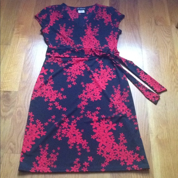 Dresses & Skirts - Red Floral Design Dress